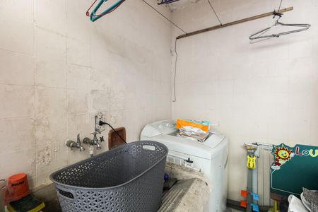 Quintal e Área de Serviço de casa à venda com 2 quartos, 200m² em Vila Carrão, São Paulo
