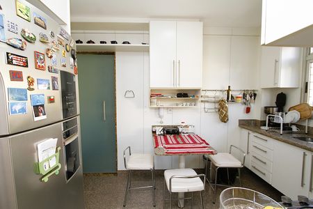 Apartamento à venda com 267m², 4 quartos e 4 vagasCozinha