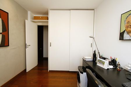 Apartamento à venda com 267m², 4 quartos e 4 vagasQuarto 2