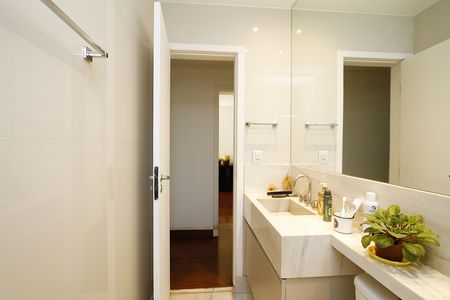 Apartamento à venda com 267m², 4 quartos e 4 vagasBanheiro Social