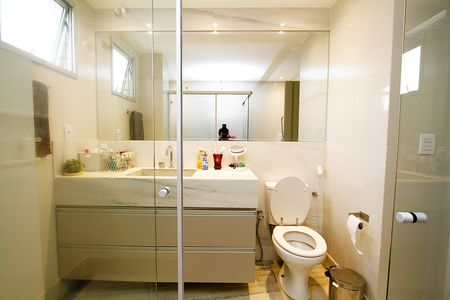 Apartamento à venda com 267m², 4 quartos e 4 vagasBanheiro da Suíte