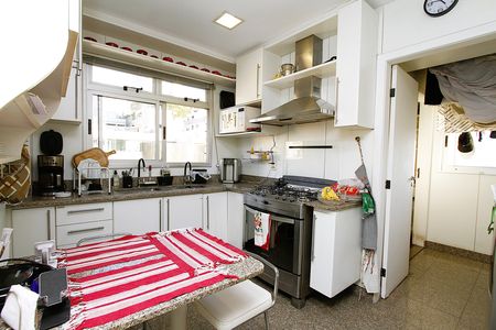Apartamento à venda com 267m², 4 quartos e 4 vagasCozinha