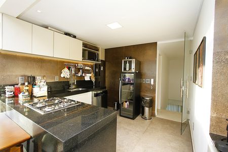 Apartamento à venda com 267m², 4 quartos e 4 vagasCobertura