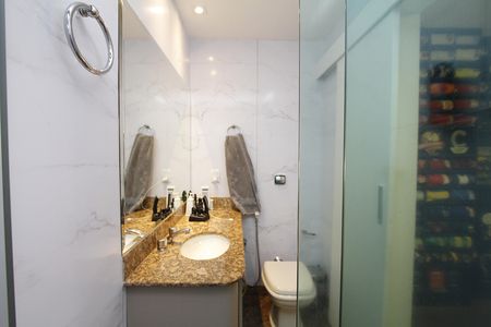 Apartamento à venda com 267m², 4 quartos e 4 vagasBanheiro do Quarto 4