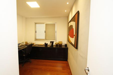 Apartamento à venda com 267m², 4 quartos e 4 vagasQuarto 2