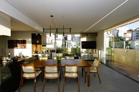 Apartamento à venda com 267m², 4 quartos e 4 vagasCobertura