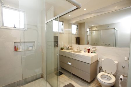 Apartamento à venda com 267m², 4 quartos e 4 vagasBanheiro da Suíte
