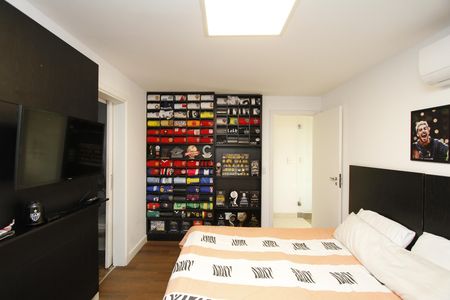 Apartamento à venda com 267m², 4 quartos e 4 vagasQuarto 4 - Suíte