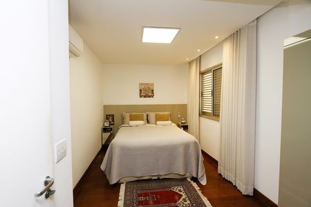 Apartamento à venda com 267m², 4 quartos e 4 vagasQuarto 3 - Suíte