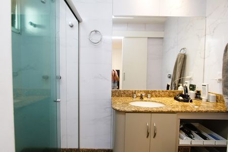 Apartamento à venda com 267m², 4 quartos e 4 vagasBanheiro do Quarto 4
