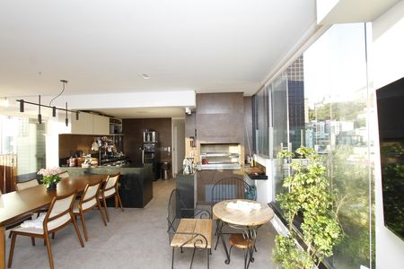 Apartamento à venda com 267m², 4 quartos e 4 vagasCobertura