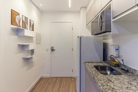 Cozinha de kitnet/studio para alugar com 1 quarto, 28m² em República, São Paulo