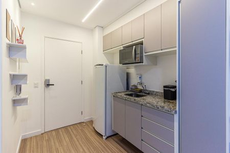 Cozinha de kitnet/studio para alugar com 1 quarto, 28m² em República, São Paulo