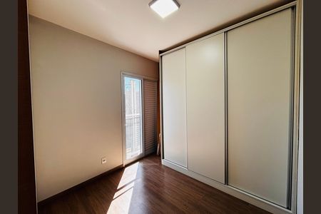 Closet da suíte de casa de condomínio à venda com 2 quartos, 85m² em Chácaras São Luís, Barueri