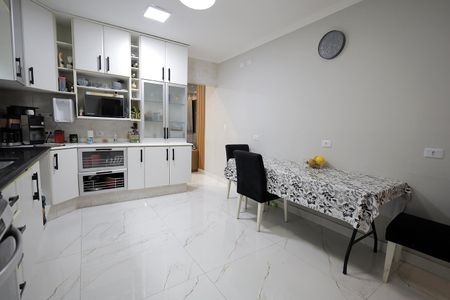 Casa à venda com 190m², 2 quartos e 2 vagas Casa à venda com 190m², 2 quartos e 2 vagasCozinha