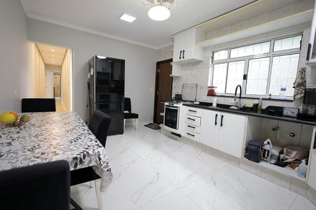 Casa à venda com 190m², 2 quartos e 2 vagas Casa à venda com 190m², 2 quartos e 2 vagasCozinha