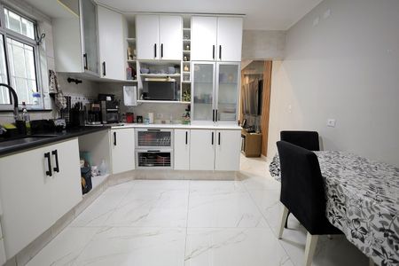 Casa à venda com 190m², 2 quartos e 2 vagas Casa à venda com 190m², 2 quartos e 2 vagasCozinha