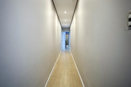 Casa à venda com 190m², 2 quartos e 2 vagas Casa à venda com 190m², 2 quartos e 2 vagasCorredor