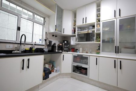 Casa à venda com 190m², 2 quartos e 2 vagas Casa à venda com 190m², 2 quartos e 2 vagasCozinha