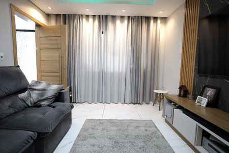 Casa à venda com 190m², 2 quartos e 2 vagas Casa à venda com 190m², 2 quartos e 2 vagasSala