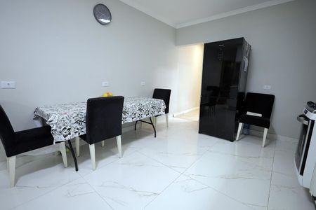 Casa à venda com 190m², 2 quartos e 2 vagas Casa à venda com 190m², 2 quartos e 2 vagasCozinha
