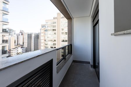 Apartamento à venda com 161m², 3 quartos e 2 vagas Apartamento à venda com 161m², 3 quartos e 2 vagasQuarto 3 - Varanda da Suite