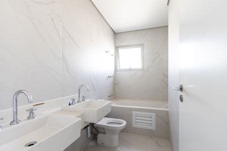 Apartamento à venda com 161m², 3 quartos e 2 vagas Apartamento à venda com 161m², 3 quartos e 2 vagasQuarto 1 - Banheiro da Suite