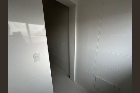 Área de Serviço de apartamento para alugar com 2 quartos, 112m² em Parque Bitaru, São Vicente