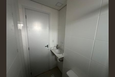 Banheiro de apartamento para alugar com 2 quartos, 112m² em Parque Bitaru, São Vicente