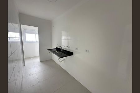 Cozinha de apartamento para alugar com 2 quartos, 112m² em Parque Bitaru, São Vicente