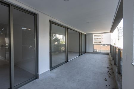 Apartamento à venda com 222m², 4 quartos e 3 vagas Apartamento à venda com 222m², 4 quartos e 3 vagasVaranda