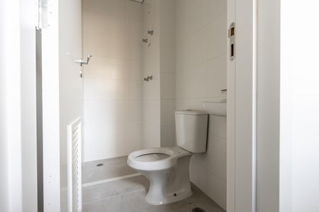 Apartamento à venda com 222m², 4 quartos e 3 vagas Apartamento à venda com 222m², 4 quartos e 3 vagasBanheiro de Serviço