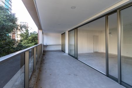 Apartamento à venda com 222m², 4 quartos e 3 vagas Apartamento à venda com 222m², 4 quartos e 3 vagasVaranda