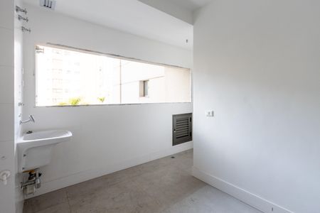 Apartamento à venda com 222m², 4 quartos e 3 vagas Apartamento à venda com 222m², 4 quartos e 3 vagasÁrea de Serviço
