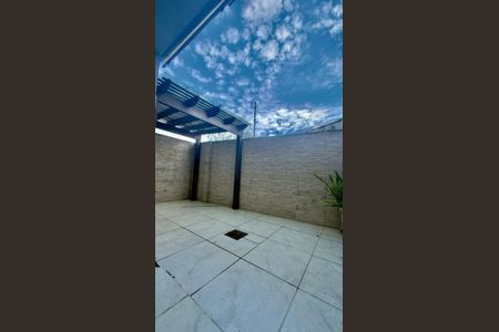 Área Externa de casa à venda com 2 quartos, 130m² em Jardim Itu, Porto Alegre