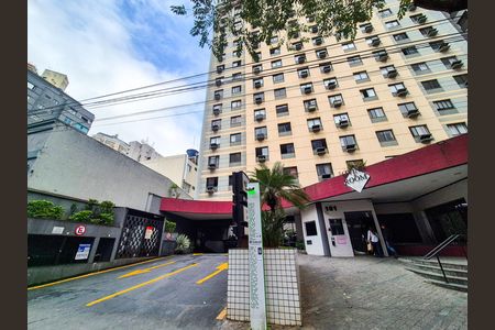 Apartamento à venda com 32m², 1 quarto e 1 vaga Apartamento à venda com 32m², 1 quarto e 1 vagaFachada do Prédio