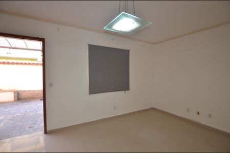Casa à venda com 74m², 2 quartos e 1 vagaSala