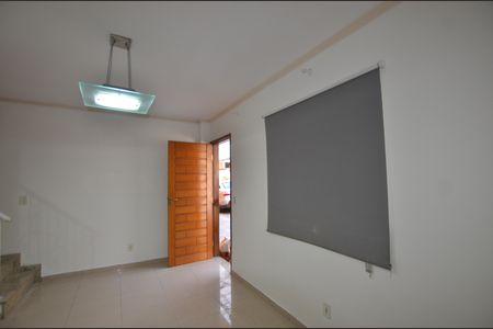 Casa à venda com 74m², 2 quartos e 1 vagaSala