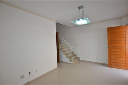 Casa à venda com 74m², 2 quartos e 1 vagaSala