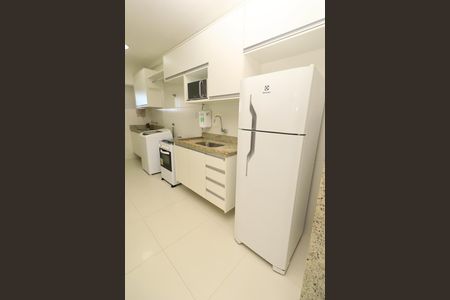 Cozinha de apartamento para alugar com 1 quarto, 49m² em Jardim Armação, Salvador
