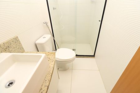 Banheiro de apartamento para alugar com 1 quarto, 49m² em Jardim Armação, Salvador