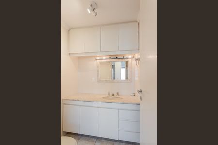 Apartamento para alugar com 208m², 3 quartos e 2 vagas Apartamento para alugar com 208m², 3 quartos e 2 vagasBanheiro