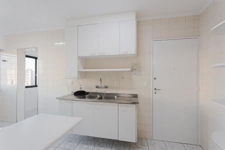 Apartamento para alugar com 208m², 3 quartos e 2 vagas Apartamento para alugar com 208m², 3 quartos e 2 vagasCozinha