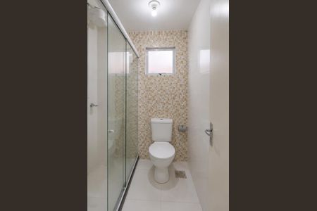 Banheiro de apartamento para alugar com 2 quartos, 64m² em Cascata do Imbuí, Petrópolis