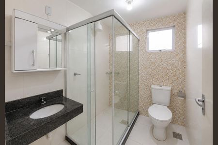 Banheiro de apartamento para alugar com 2 quartos, 64m² em Cascata do Imbuí, Petrópolis