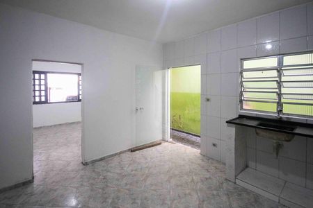 Cozinha de casa para alugar com 1 quarto, 80m² em Jardim Silvia Maria, São Paulo