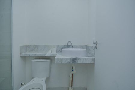 Banheiro de apartamento para alugar com 2 quartos, 33m² em Socorro, São Paulo