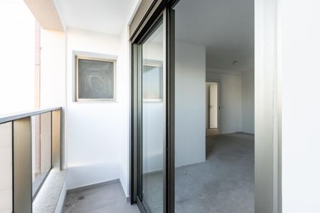 Apartamento à venda com 138m², 2 quartos e 2 vagas Apartamento à venda com 138m², 2 quartos e 2 vagasQuarto 1 - Varanda da Suite Master