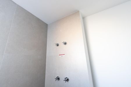 Apartamento à venda com 138m², 2 quartos e 2 vagas Apartamento à venda com 138m², 2 quartos e 2 vagasQuarto 2 - Banheiro da Suite