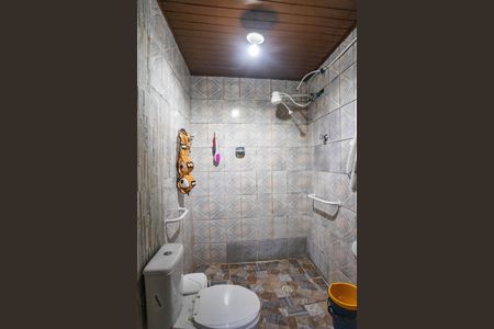 Casa à venda com 345m², 4 quartos e 4 vagas Casa à venda com 345m², 4 quartos e 4 vagasCasa 1 - banheiro